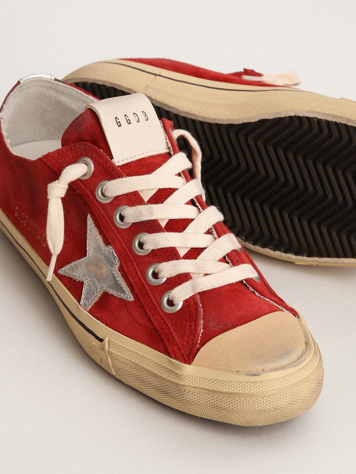 Golden Goose Women's V-Star  in dark red suede with silver star