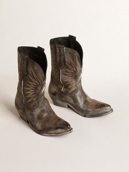 Golden Goose Women’s low Wish Star boots in black leather with silver star