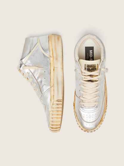 Golden Goose Men’s Mid Star in silver metallic leather with ivory star