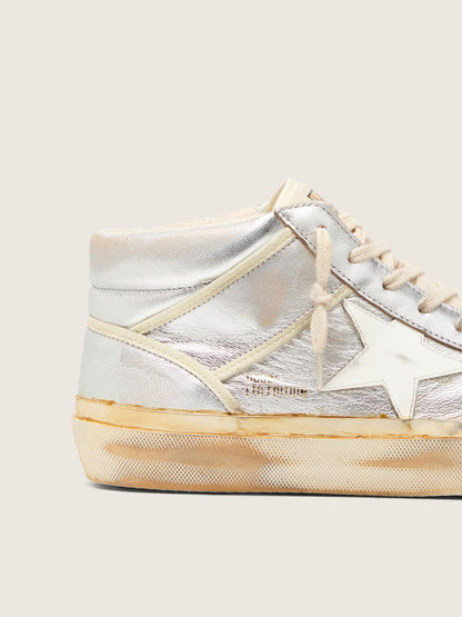 Golden Goose Men’s Mid Star in silver metallic leather with ivory star