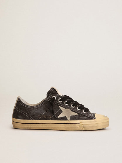 Golden Goose Men's V-Star  in black canvas with ice-gray star and heel