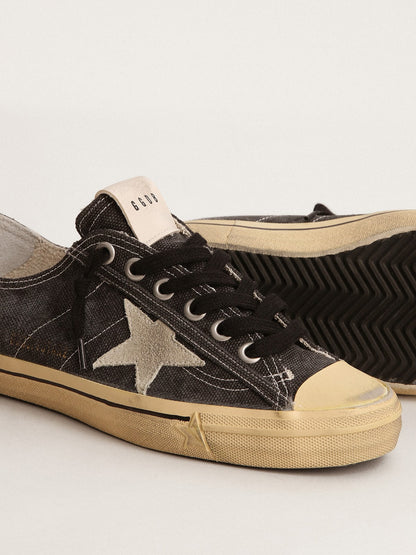 Golden Goose Men's V-Star  in black canvas with ice-gray star and heel