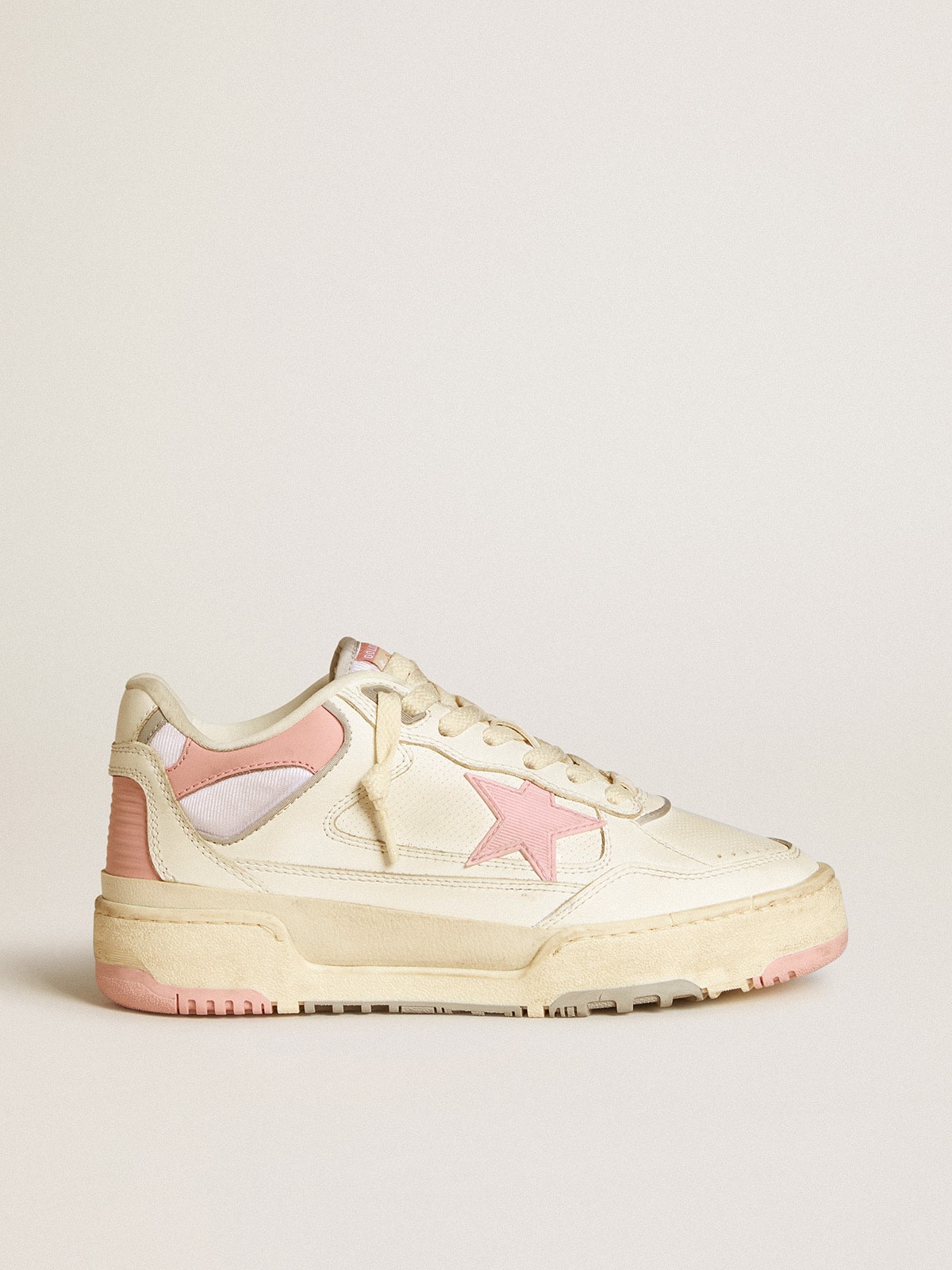 Golden Goose Men’s Forty2 with pink star and white leather heel tab