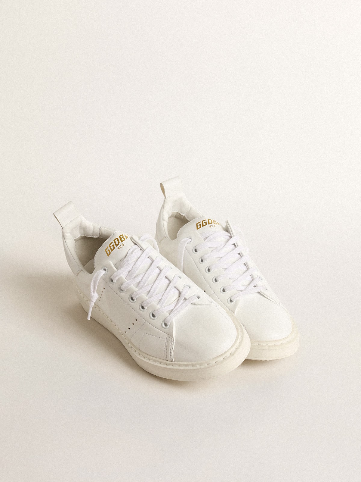 Golden Goose Men’s bio-based Starter with white star and heel tab
