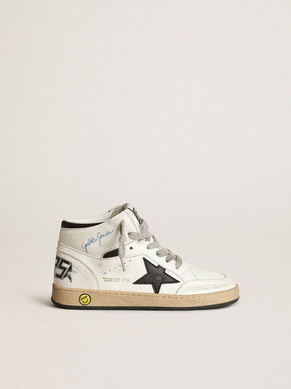Golden Goose Young Sky-Star in white nappa with black star and heel tab
